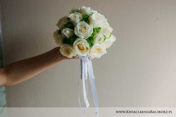 bukeit ślubny białe róże